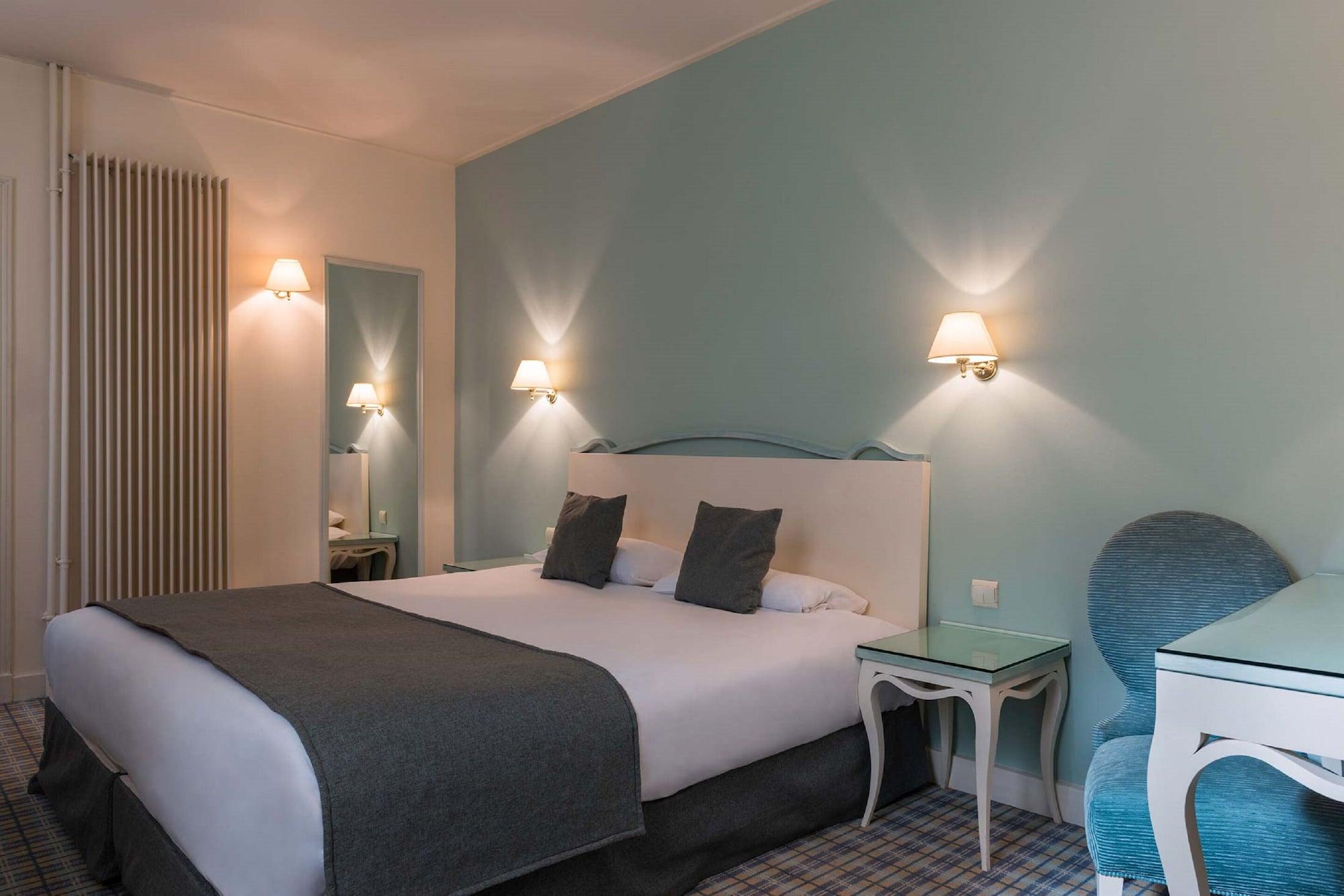 פריז Hotel Etoile Saint Ferdinand By Happyculture מראה חיצוני תמונה