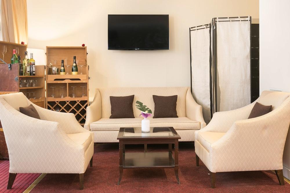 פריז Hotel Etoile Saint Ferdinand By Happyculture מראה חיצוני תמונה