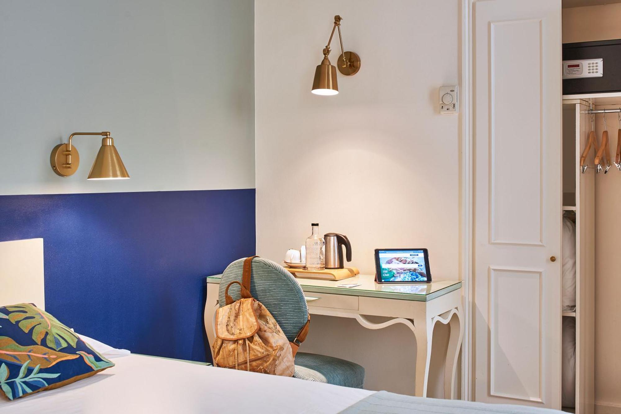 פריז Hotel Etoile Saint Ferdinand By Happyculture מראה חיצוני תמונה