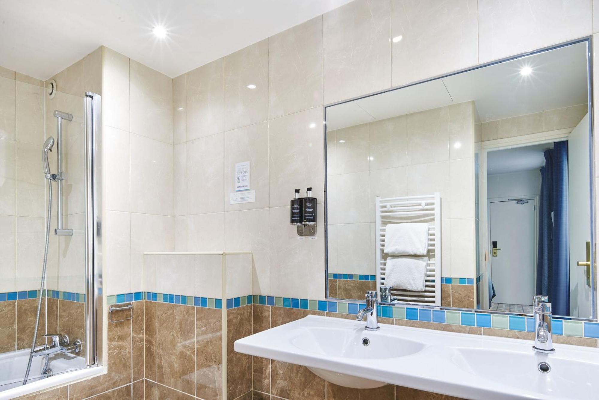 פריז Hotel Etoile Saint Ferdinand By Happyculture מראה חיצוני תמונה