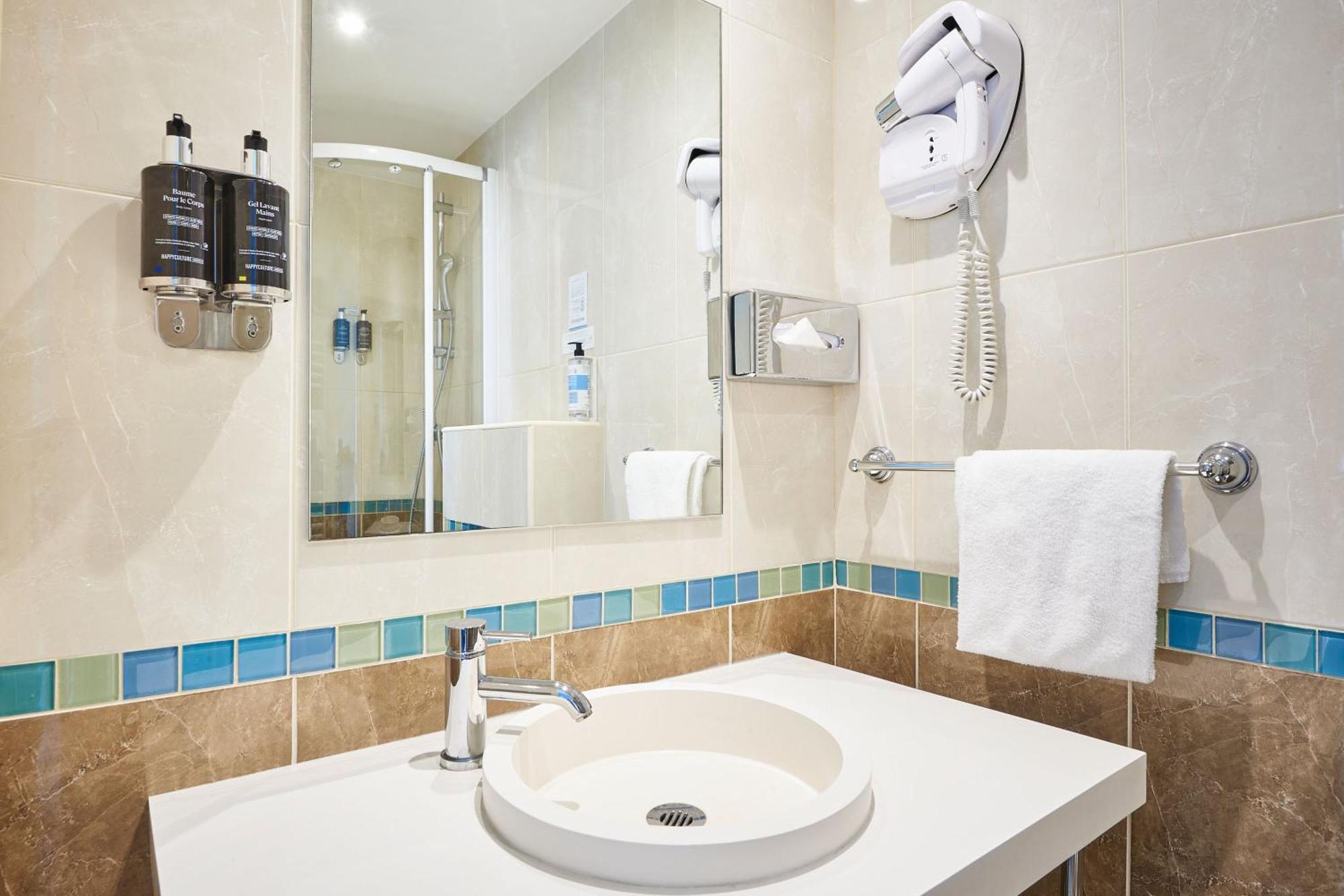 פריז Hotel Etoile Saint Ferdinand By Happyculture מראה חיצוני תמונה