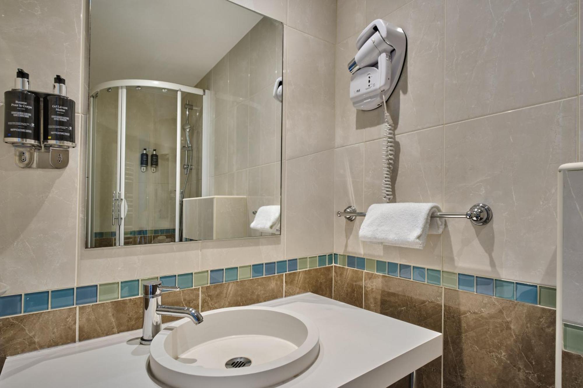 פריז Hotel Etoile Saint Ferdinand By Happyculture מראה חיצוני תמונה