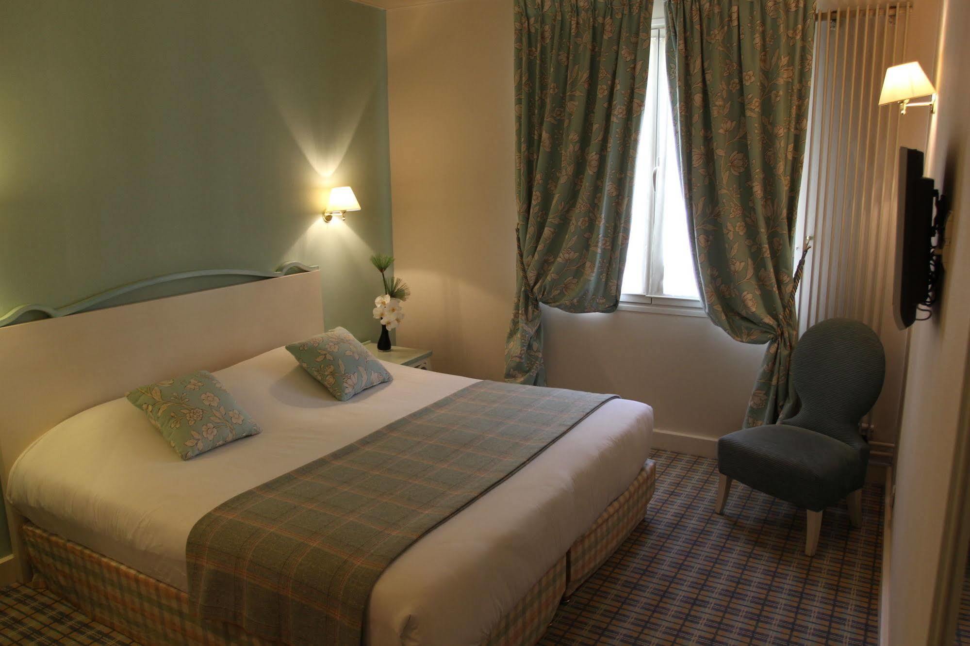 פריז Hotel Etoile Saint Ferdinand By Happyculture מראה חיצוני תמונה
