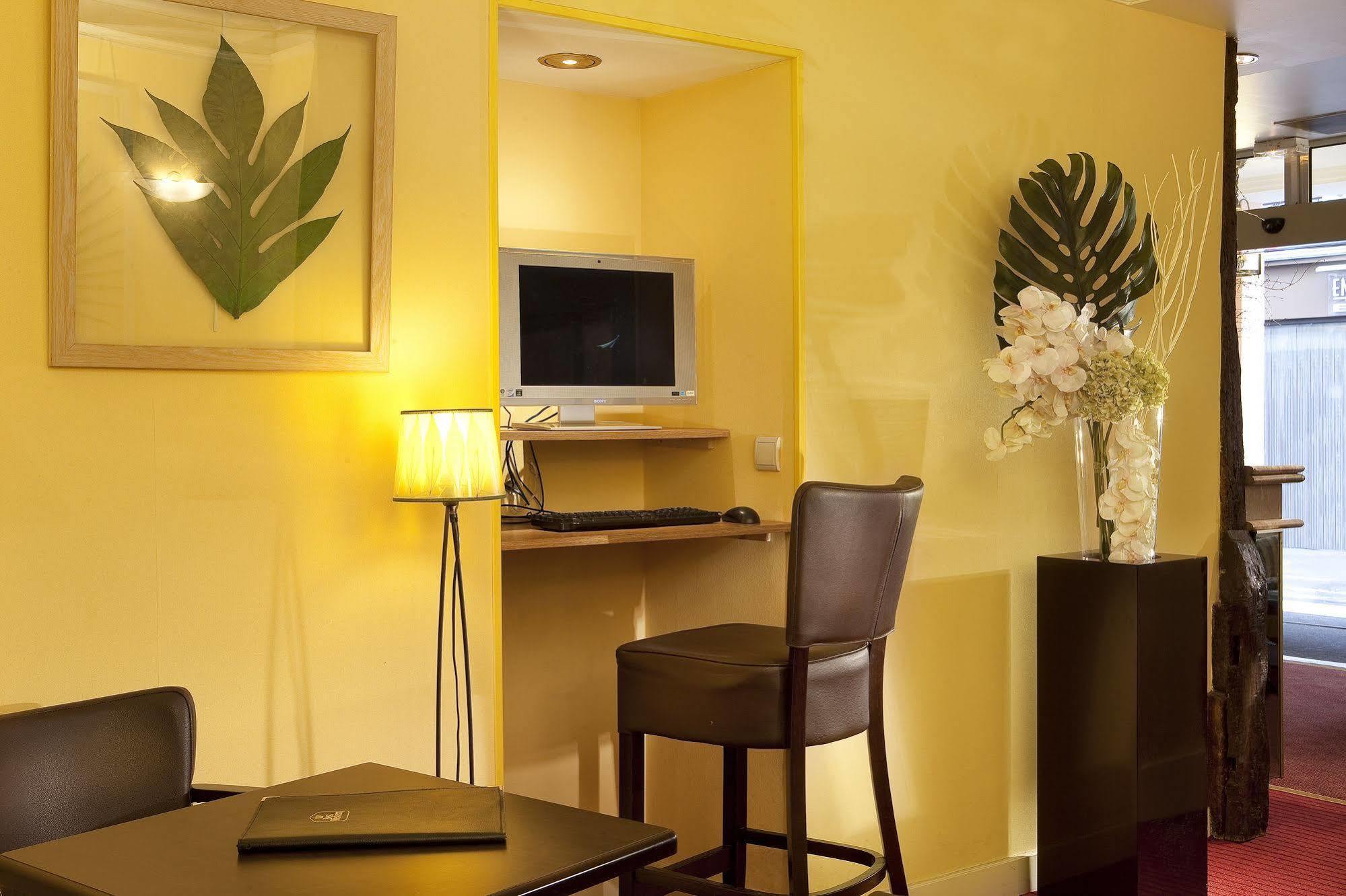 פריז Hotel Etoile Saint Ferdinand By Happyculture מראה חיצוני תמונה